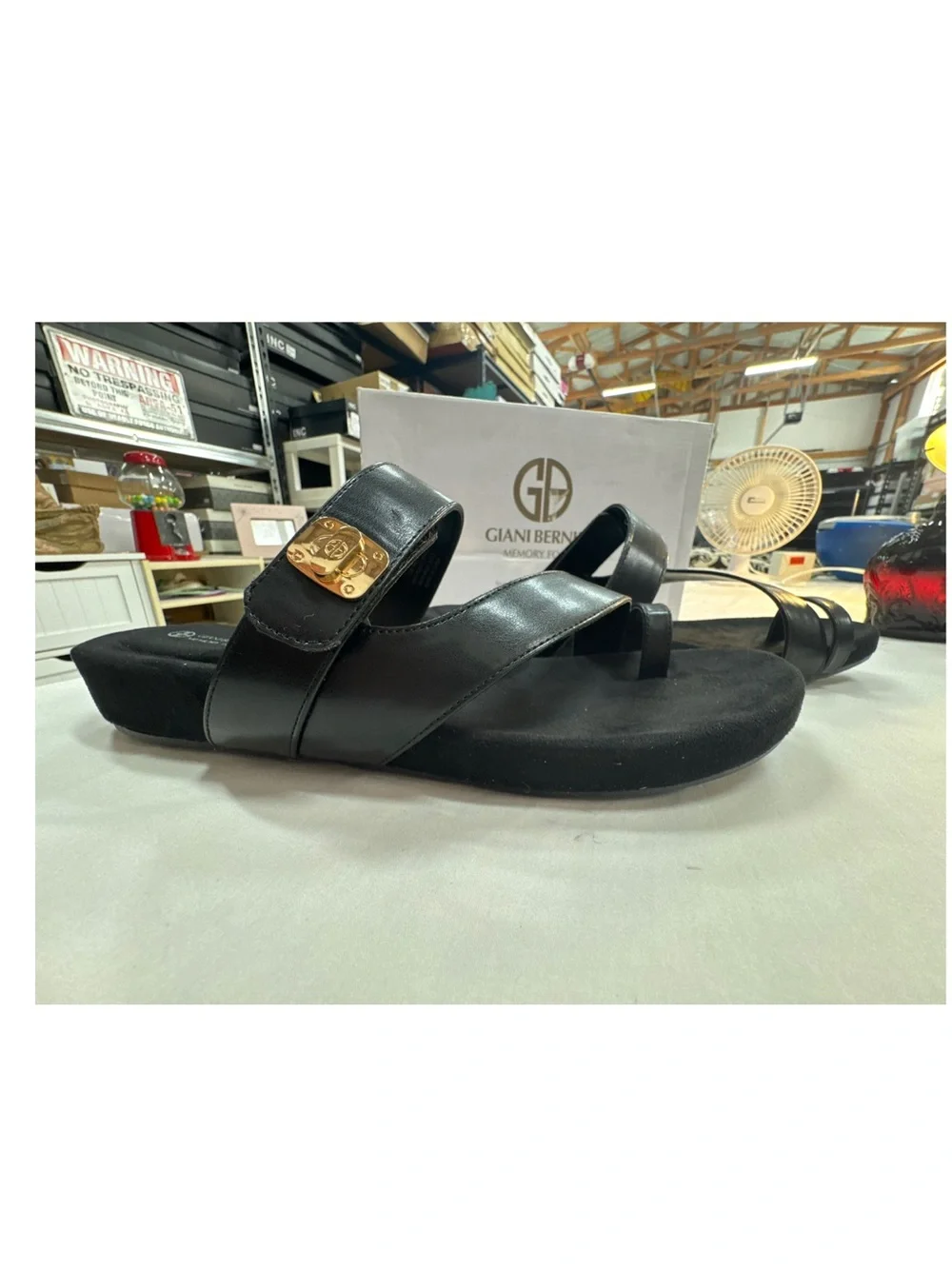 Giani Bernini Black Leather Toe-Loop Slide Sandals with Gold Accent SZ 12